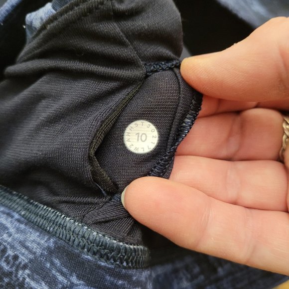 Lululemon Bra (Blue tones) Size 10 - Picture 4 of 4